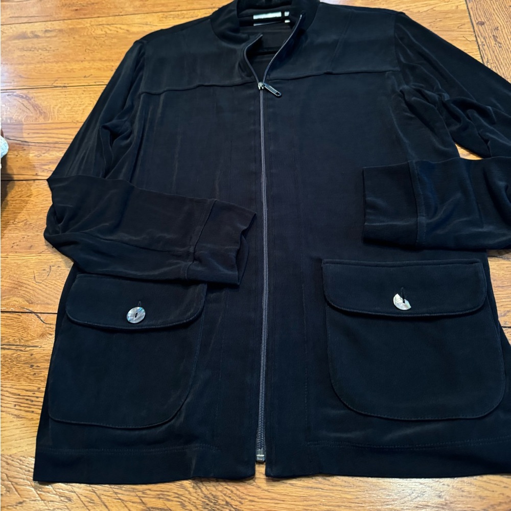 Chicos travelers  zippered jacket with pockets.